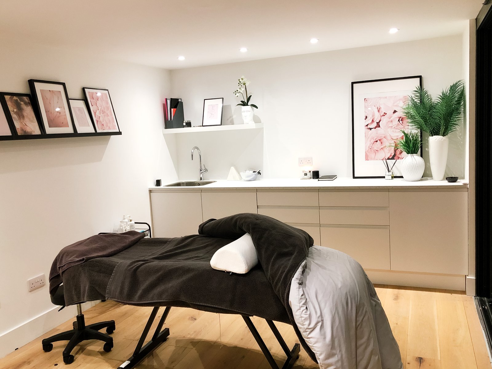 The Face Tonic treatment room